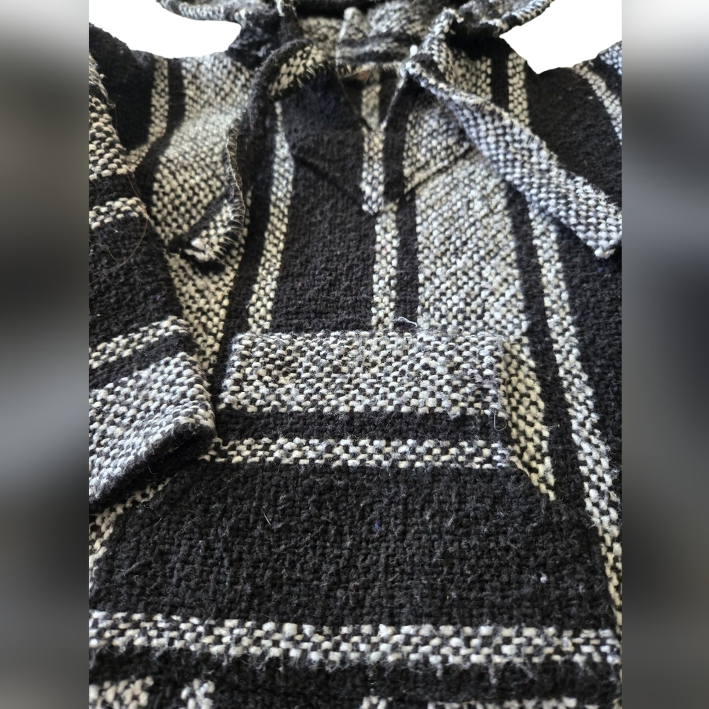 Black and White Striped Boys Hoodie Size 3T - Picture 2 of 3